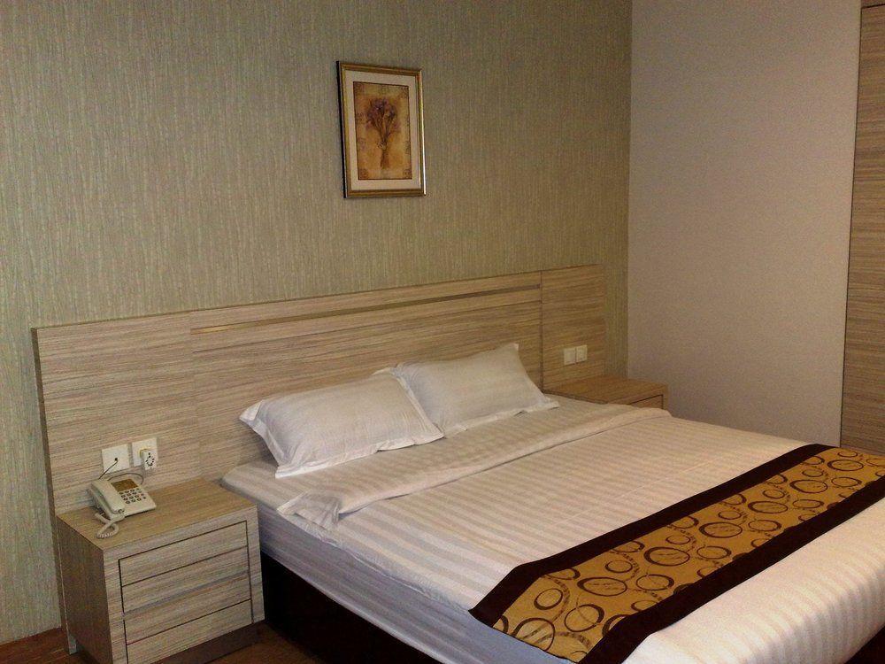 Batam Os Hotel Edukits Fka Venesia Hotel מראה חיצוני תמונה