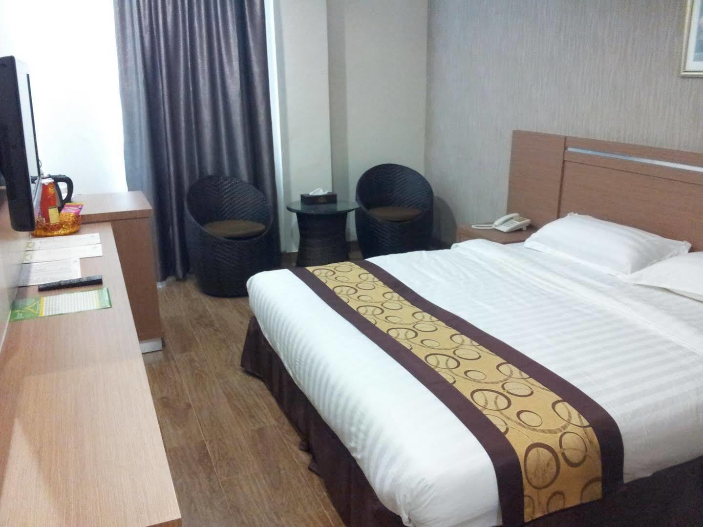 Batam Os Hotel Edukits Fka Venesia Hotel מראה חיצוני תמונה